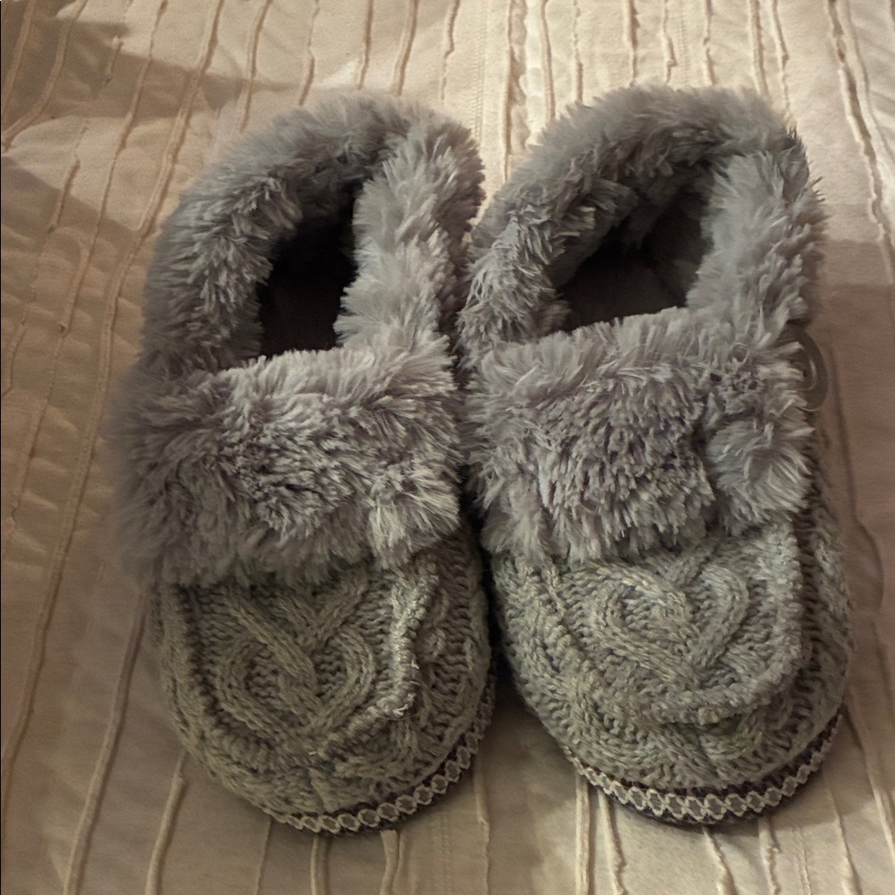 Muk Luks Women's Gray Knit Heart Furry Slip-On Slippers